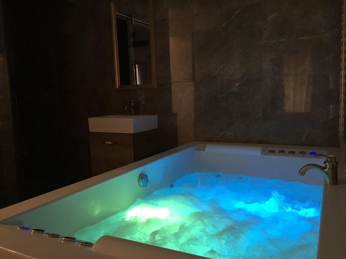Central Business Apartments Jacuzzi Belgrade Exterior photo